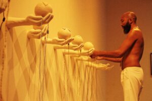 exposição: RAÍZES: COMEÇO, MEIO E COMEÇO