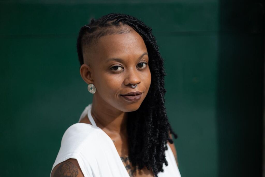 MUNCAB recebe lançamento de Monstruosa, novo livro de Amanda Julieta sobre amor, identidade e revolução